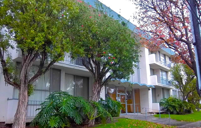 DOWNSTAIRS CONDO W/PATIO- WHEELCHAIR ACCESSIBLE UNIT+ Laminate FLRS+LAUNDRY IN BLDG