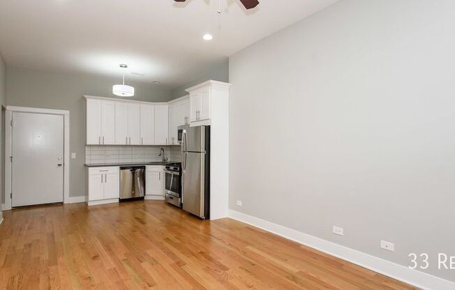 2125 W CHICAGO AVE