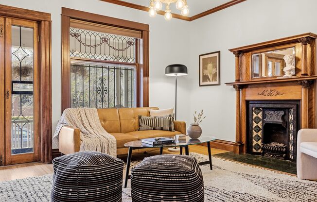 MID TERM RENTAL OPTION: Furnished 5BD, 3BA Denver Square Home in Congress Park