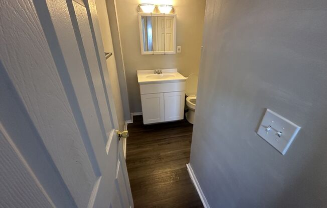 2 beds, 1 bath, 900 sqft, $995, Unit 3253-105