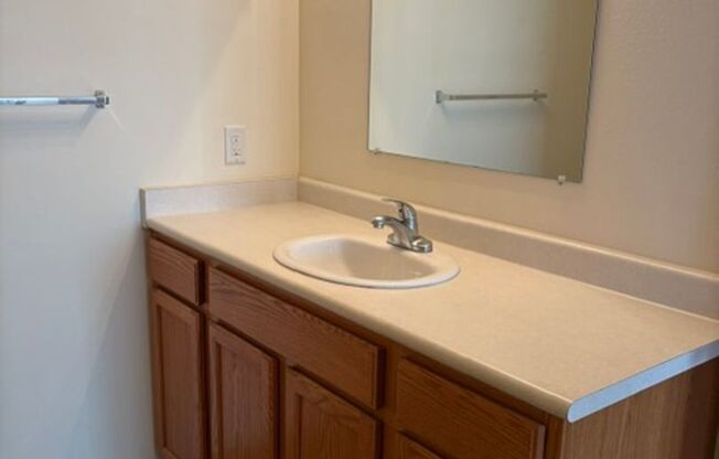 3 beds, 2 baths, 1,002 sqft, $1,800, Unit 63-305