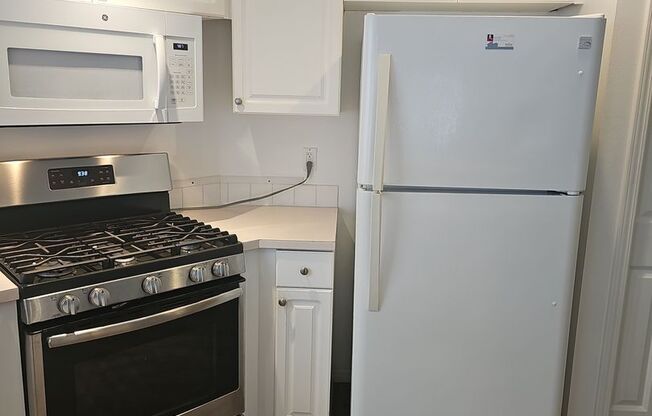 Renton highlands 2 story home for rent, 3 bedroom 2.5 bath, Avail June 10th 2025!