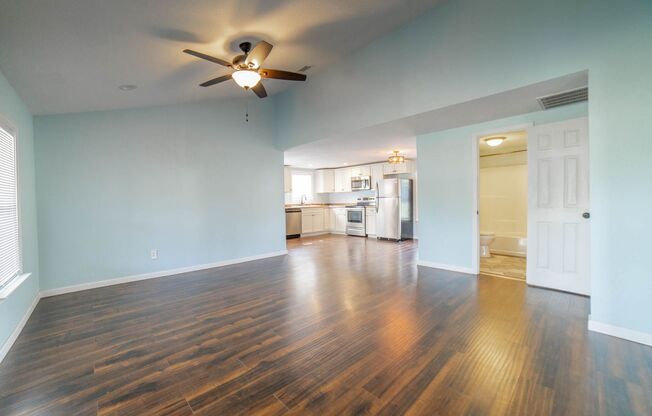 2 beds, 1 bath, $1,050