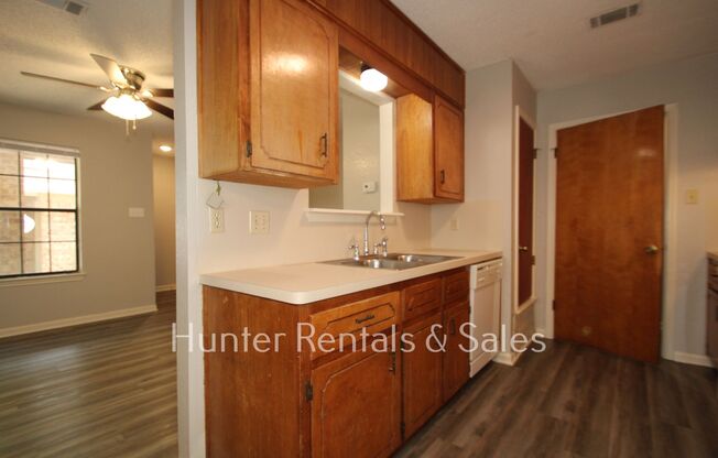 2 beds, 1.5 baths, $850