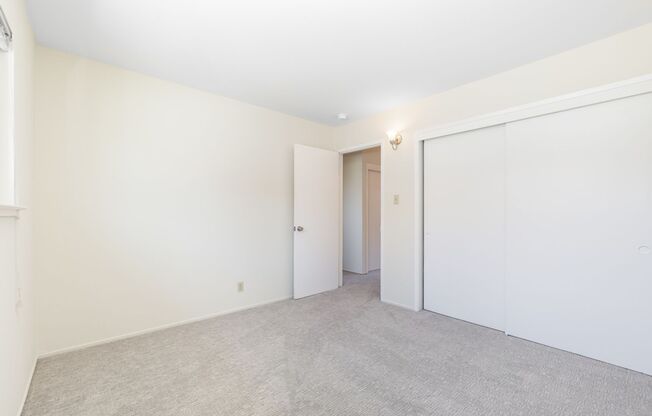 2 beds, 1 bath, $2,350, Unit 1576-D