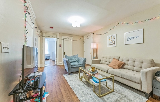 3 beds, 1 bath, 1,017 sqft, $5,800, Unit 301