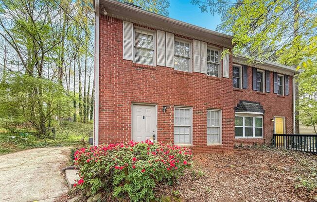 Charming 2 BR/2.5BA Townhome in Marietta!