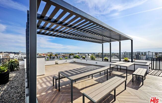 1 bed, 1 bath, 500 sqft, $2,595, Unit 300