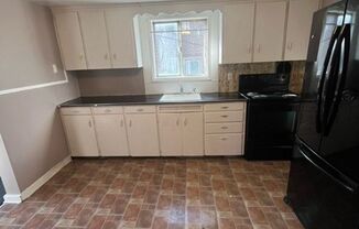 1 bed, 1 bath, $800, Unit APT 3