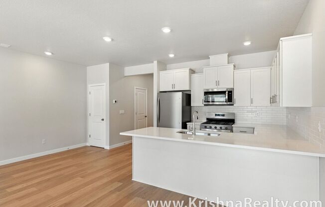 Modern *NEW CONSTRUCTION* 3 BD* 2.5 BA Townhome Located In Hillsboro's *NEW* Gordon Creek Pointe Community! *Minutes From High Tech Corridor & Tanasbourne!*