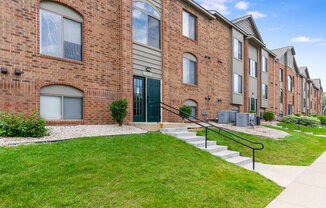 Well Maintained Buildings at Oak Shores Apartments, Wisconsin