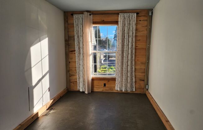 3 beds, 1 bath, $1,500