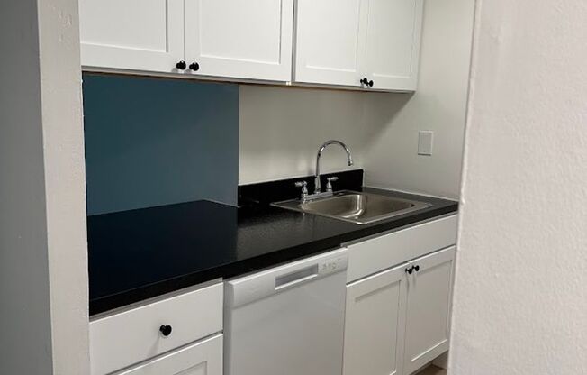 1 bed, 1 bath, 570 sqft, $1,275, Unit AO346