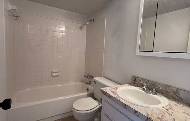 2 beds, 1 bath, $1,295, Unit # 4 F