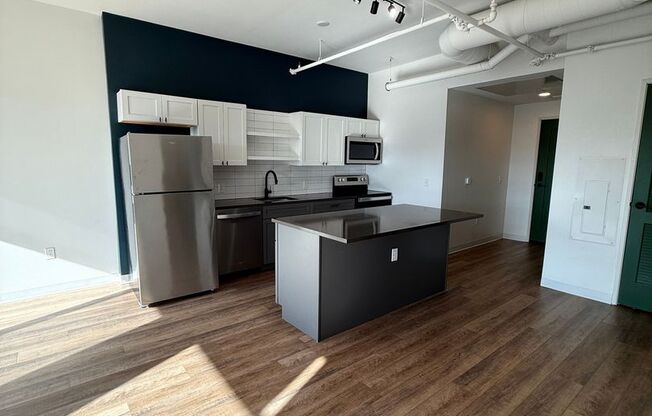 2 beds, 1 bath, 865 sqft, $2,885, Unit Unit 512