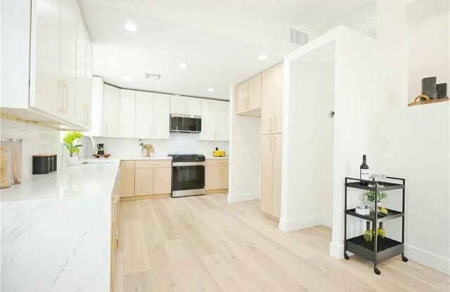 7221 FALLBROOK AVE