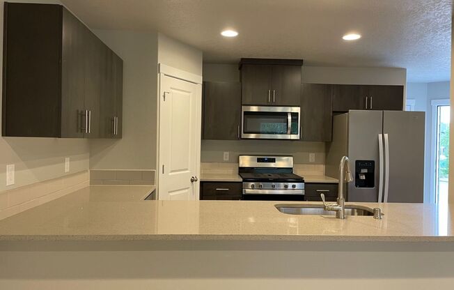 3 beds, 2.5 baths, 1,642 sqft, $2,500, Unit H-130