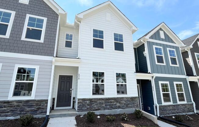 Newly Built 2BD, 2.5BA Apex Townhome in an HOA Community Near RDU Airport, RTP, and Fenton