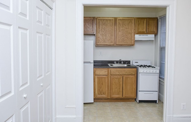 Kitchen with classic appliances at Highview and Castle Manor, Washington, Washington