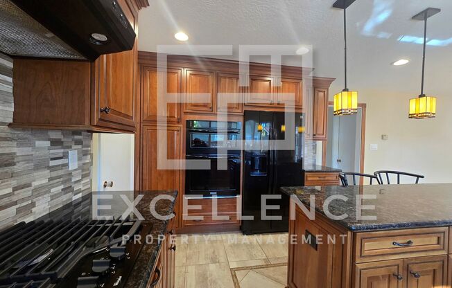 3087SF 2 Story 5/2.5 House - Community Cabana, Pets Ok, 3 Fireplaces, Beautiful Updated Kitchen
