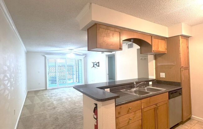 Beautiful Condo in the Fountains near beaches