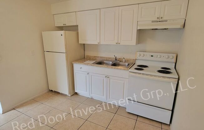 2 Bedroom 1 Bath Apartment~Move in Ready!