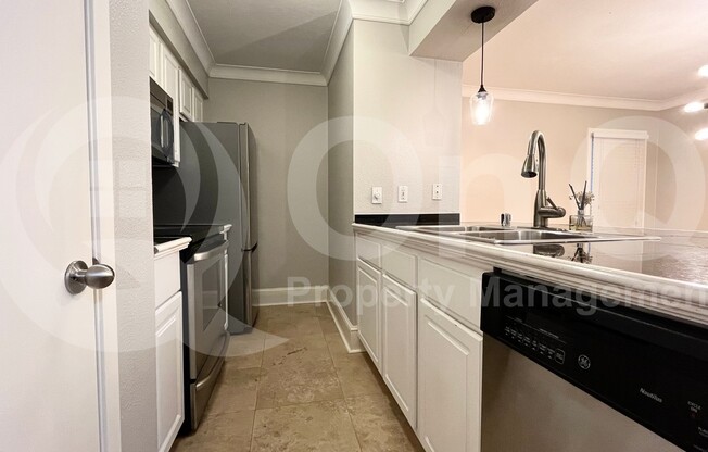 5925 E UNIVERSITY BLVD