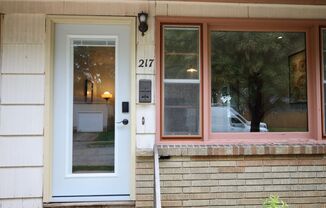 2 beds, 1 bath, 750 sqft, $2,453, Unit Eastside 2 BR duplex with private patio/dog run. Fully furnished. Flexible lease.