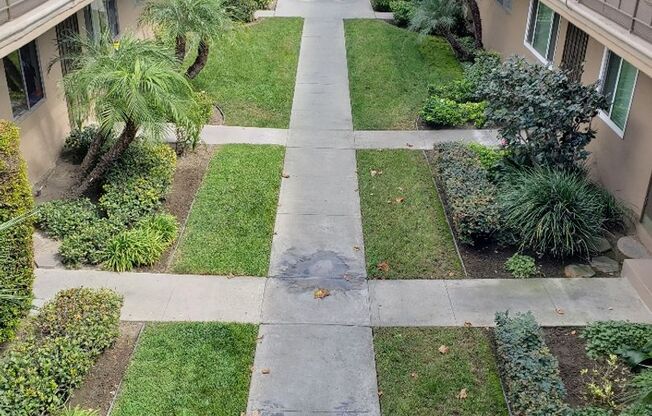 WHITTWOOD POINTE APARTMENTS