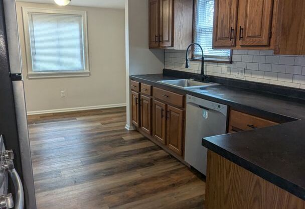 3 beds, 1 bath, $1,400