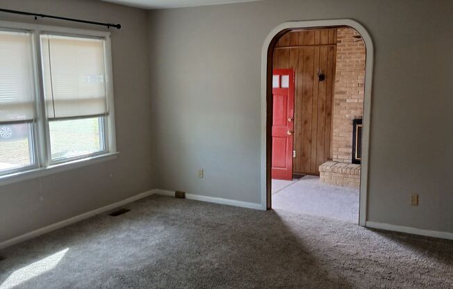 3 beds, 1 bath, $1,600