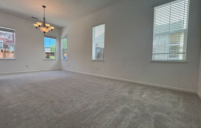Gorgeous 4 Bed, 3 Bath in Brentwood