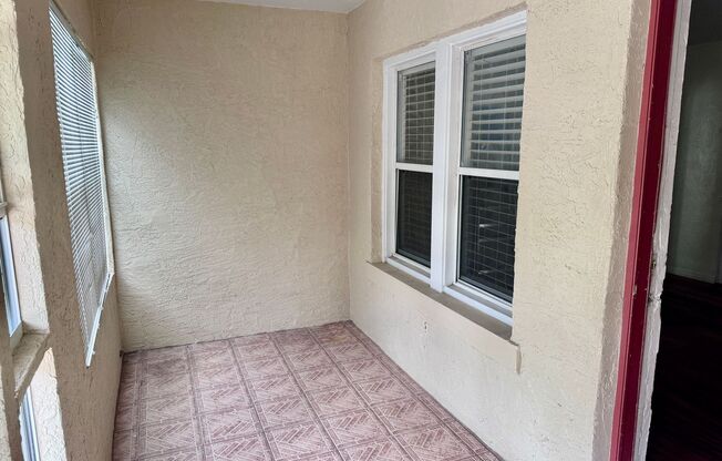 3 Bedroom 1.5 Bath Located in St. Pete 33705!