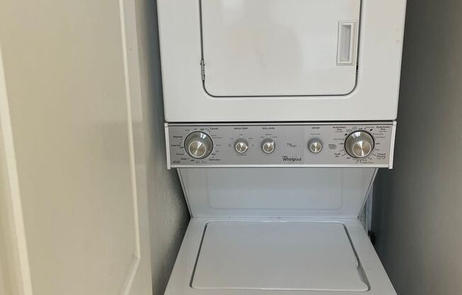 2 beds, 1 bath, 775 sqft, $1,575, Unit 400