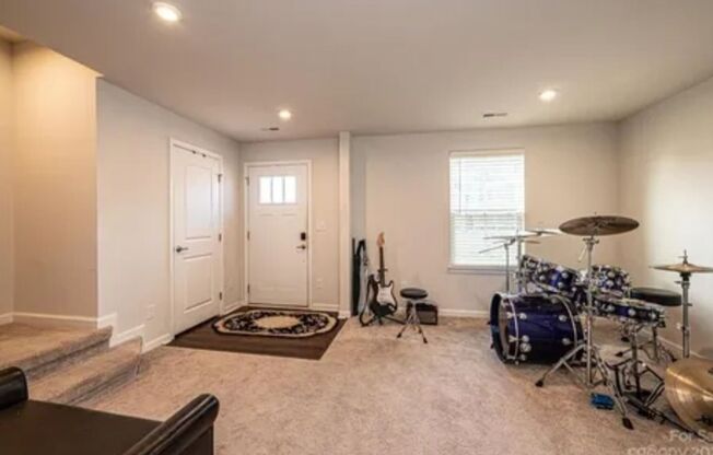 3 Bedroom Townhome in Charlotte- $500 off first month's rent!
