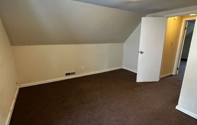 4 beds, 1 bath, $1,100