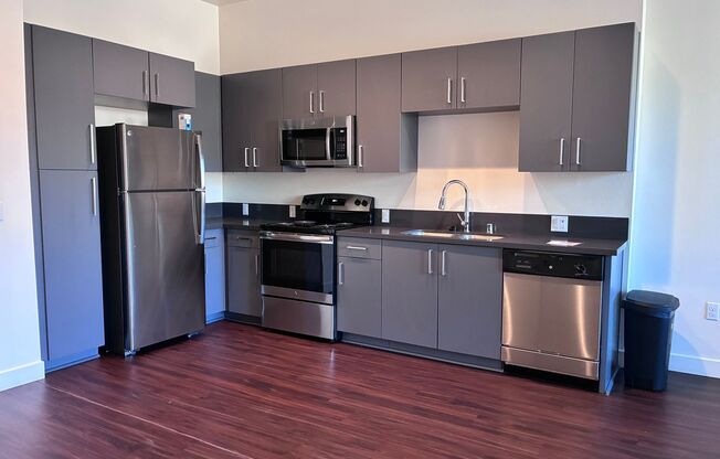 2 beds, 2 baths, 890 sqft, $2,550, Unit 122