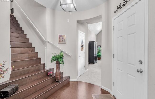 Gorgeous Family home with beautiful finishes, AC and a backyard Oasis on HUGE corner lot!