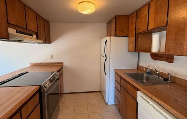 2 beds, 1 bath, $1,595