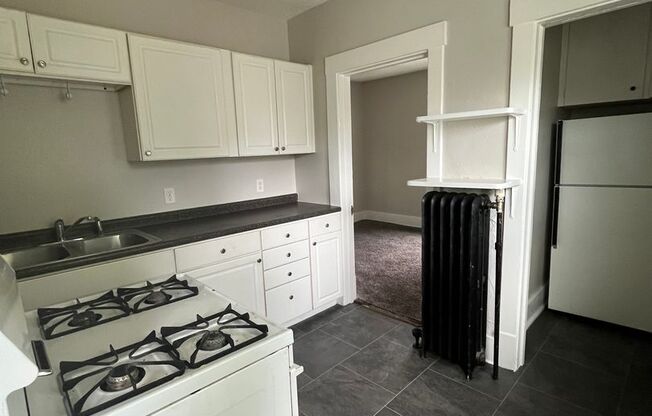 1 bed, 1 bath, $800, Unit #4