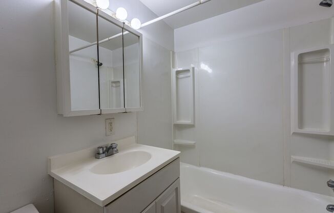 Studio, 1 bath, 315 sqft, $930