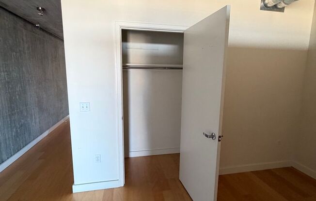 Studio, 1 bath, 700 sqft, $1,600, Unit CIV903
