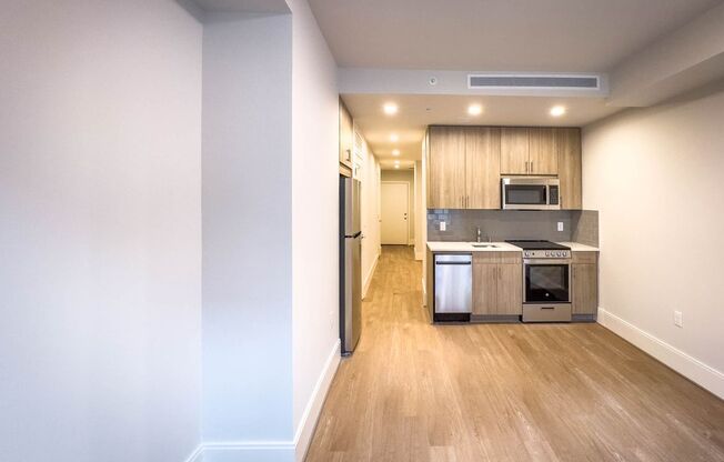 1 bed, 1 bath, $2,800, Unit 201