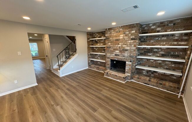 Newly Renovated 4 bed, 2.5 bath Townhome in Memorial Club
