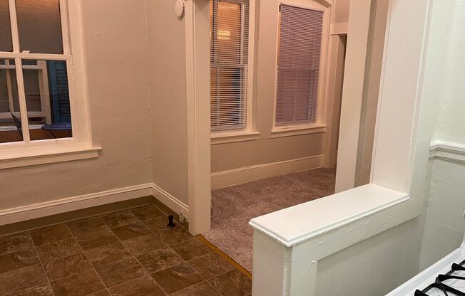 Studio, 1 bath, 420 sqft, $825, Unit 5