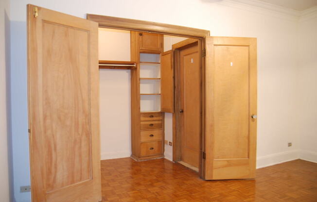Studio, 1 bath, 425 sqft, $1,575, Unit 429-106