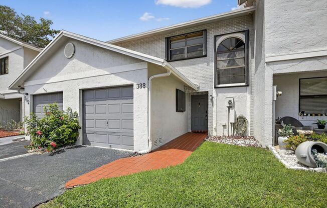 3/2 Lakeview Townhome in Pembroke Pines