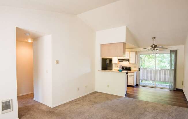 Apartment Living Room at Crown Court Apartments, Clackamas, OR