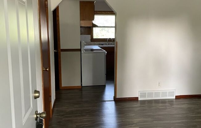 2 beds, 1 bath, $1,100