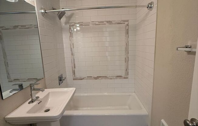 2 beds, 1.5 baths, 1,000 sqft, $1,895, Unit 04